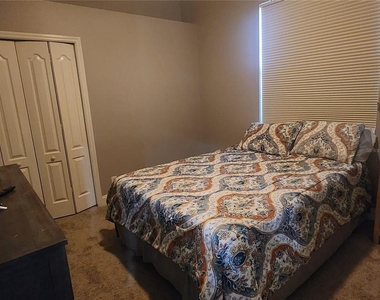 5274 Far Oak Circle - Photo Thumbnail 18