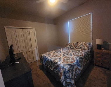 5274 Far Oak Circle - Photo Thumbnail 17