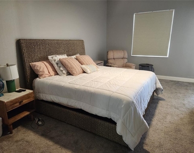 5274 Far Oak Circle - Photo Thumbnail 12
