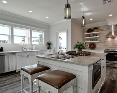 8202 17th Avenue W - Photo Thumbnail 1