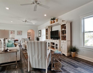 8202 17th Avenue W - Photo Thumbnail 6