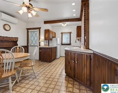 216 W Bertsch Street - Photo Thumbnail 5