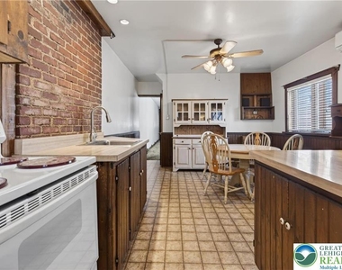 216 W Bertsch Street - Photo Thumbnail 7
