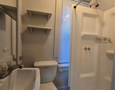 713 W Gordon Street - Photo Thumbnail 5