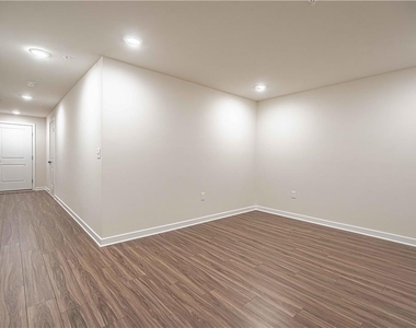 7640 Clayton Avenue - Photo Thumbnail 3