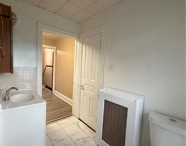 916 N New Street - Photo Thumbnail 9