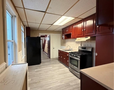916 N New Street - Photo Thumbnail 5