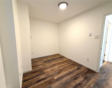 811 Itaska Street - Photo Thumbnail 12