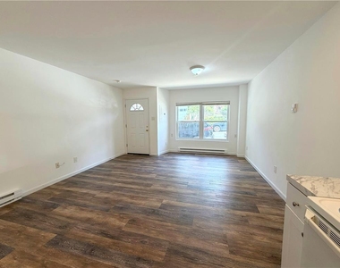 811 Itaska Street - Photo Thumbnail 9
