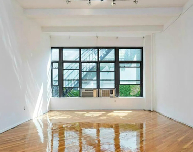 810 Broadway - Photo Thumbnail 2