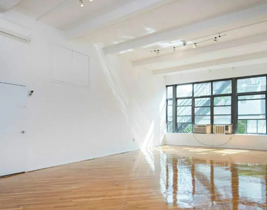 810 Broadway - Photo Thumbnail 4