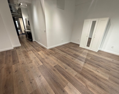 255 West 36th Street - Photo Thumbnail 3