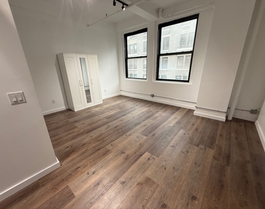 255 West 36th Street - Photo Thumbnail 1