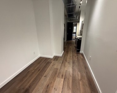 255 West 36th Street - Photo Thumbnail 6
