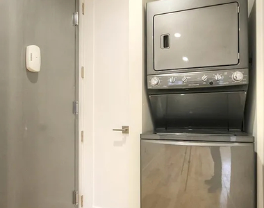 867 Metropolitan Avenue - Photo Thumbnail 2