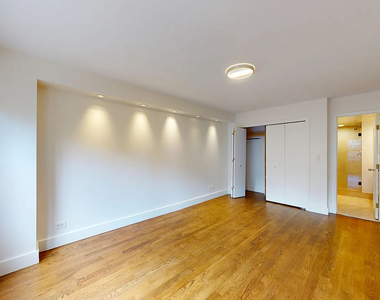East 63rd Street - Photo Thumbnail 6