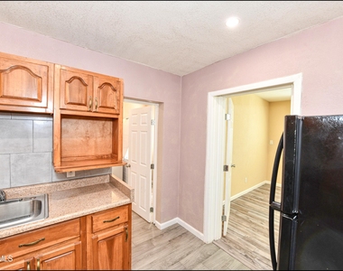 1212 N Laurel Street - Photo Thumbnail 9