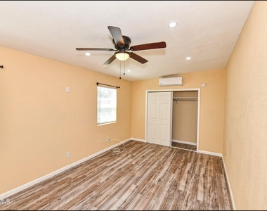 1212 N Laurel Street - Photo Thumbnail 18