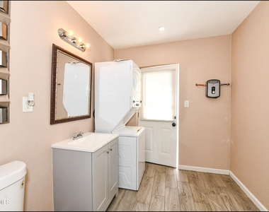 1212 N Laurel Street - Photo Thumbnail 22