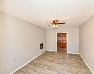 1212 N Laurel Street - Photo Thumbnail 3