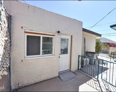 1212 N Laurel Street - Photo Thumbnail 1