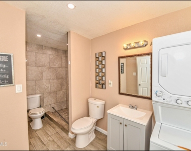 1212 N Laurel Street - Photo Thumbnail 19