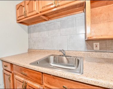 1212 N Laurel Street - Photo Thumbnail 12