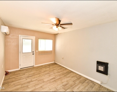 1212 N Laurel Street - Photo Thumbnail 7