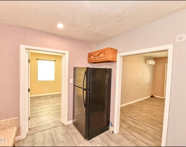 1212 N Laurel Street - Photo Thumbnail 13