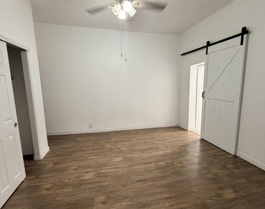 2221 Bassett Avenue - Photo Thumbnail 11