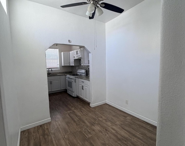 2221 Bassett Avenue - Photo Thumbnail 6