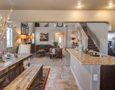 7536 Wolf Creek Drive - Photo Thumbnail 4