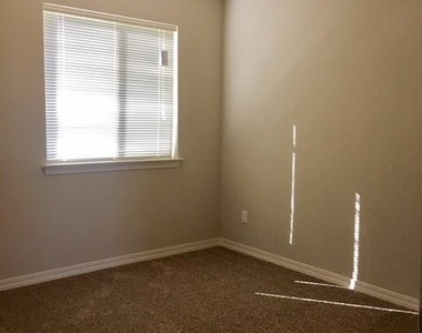 7536 Wolf Creek Drive - Photo Thumbnail 10
