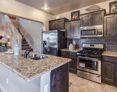 7536 Wolf Creek Drive - Photo Thumbnail 2