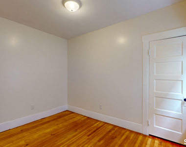 679 Winchester Avenue - Photo Thumbnail 10