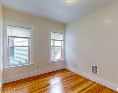679 Winchester Avenue - Photo Thumbnail 9