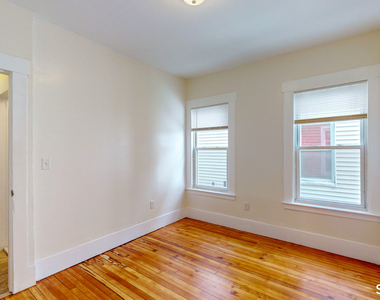 679 Winchester Avenue - Photo Thumbnail 8