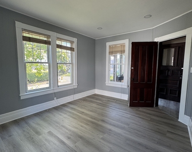 11 Betts Place - Photo Thumbnail 5