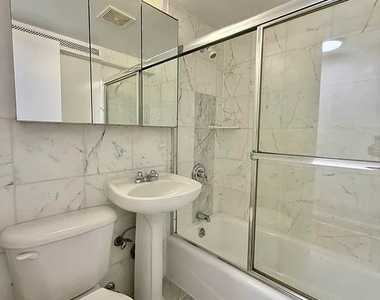East 84th Street - Photo Thumbnail 4