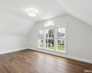 138 Deer Hill Avenue - Photo Thumbnail 2