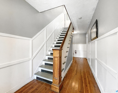 258 Nicoll Street - Photo Thumbnail 2