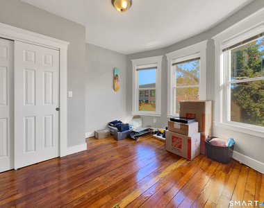 258 Nicoll Street - Photo Thumbnail 9