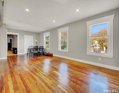 258 Nicoll Street - Photo Thumbnail 3