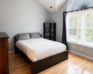 41 Fairfield Avenue - Photo Thumbnail 3