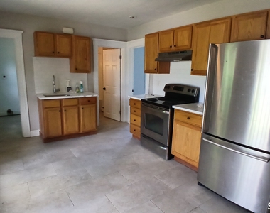 82 Wolcott Avenue - Photo Thumbnail 2