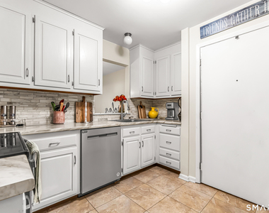 462 Glendale Avenue - Photo Thumbnail 9