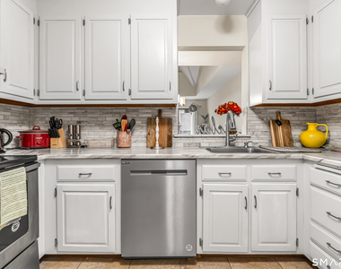 462 Glendale Avenue - Photo Thumbnail 10