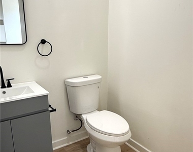 1615 Manhattan St - Photo Thumbnail 3