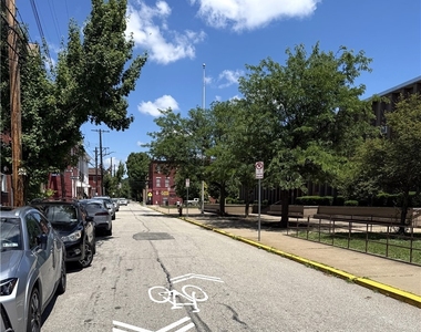 1615 Manhattan St - Photo Thumbnail 5