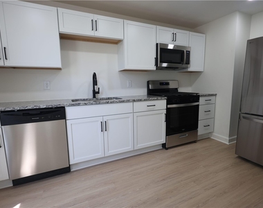 1615 Manhattan St - Photo Thumbnail 2